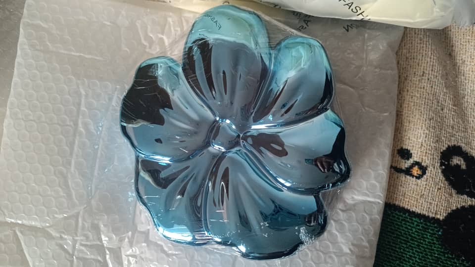 Flower Shape Metal Clutch